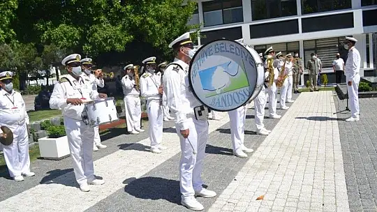 Gençlik ve Spor Bayramına buruk kutlama