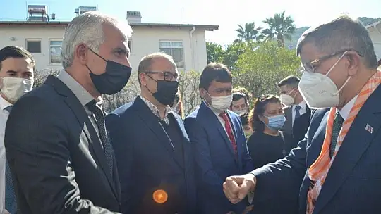 Davutoğlu Fethiye'de sevgiyle karşılandı