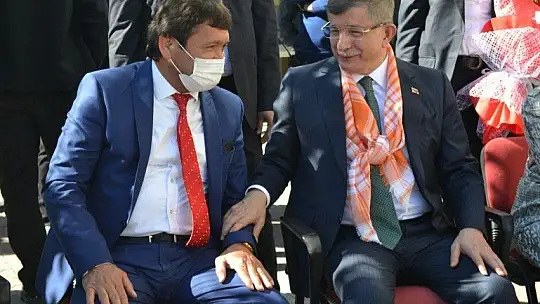 Davutoğlu Fethiye'de sevgiyle karşılandı