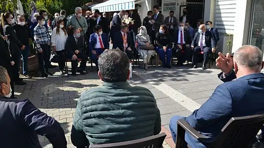 Davutoğlu Fethiye'de sevgiyle karşılandı