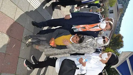 Davutoğlu Fethiye'de sevgiyle karşılandı