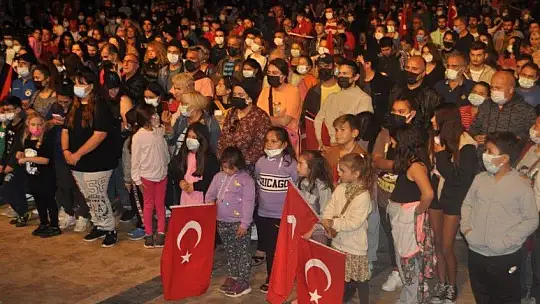 C'NB ve COVERMAN'den Cumhuriyet konseri