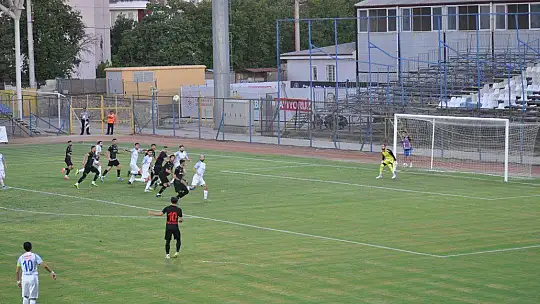 FETHİYESPOR EVİNDE KİMSEYİ AFFETMİYOR 3-1