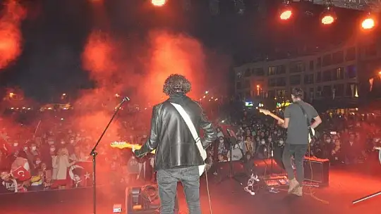 C'NB ve COVERMAN'den Cumhuriyet konseri