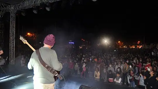 C'NB ve COVERMAN'den Cumhuriyet konseri