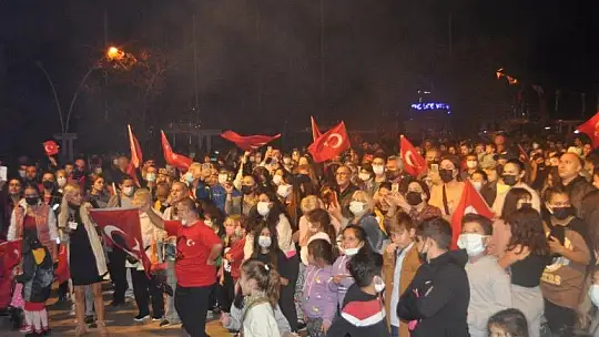 C'NB ve COVERMAN'den Cumhuriyet konseri