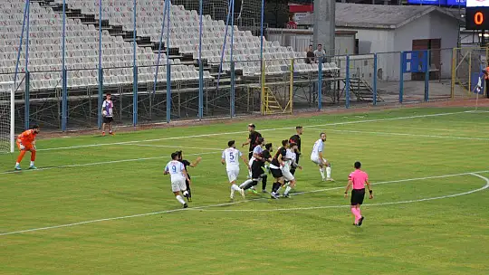 FETHİYESPOR EVİNDE KİMSEYİ AFFETMİYOR 3-1