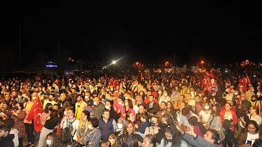 C'NB ve COVERMAN'den Cumhuriyet konseri