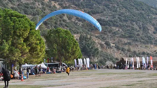 HAVA OYUNLARI FESTİVALİ RENKLİ GÖSTERİLERE EV SAHİPLİĞİ YAPIYOR