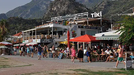 HAVA OYUNLARI FESTİVALİ RENKLİ GÖSTERİLERE EV SAHİPLİĞİ YAPIYOR