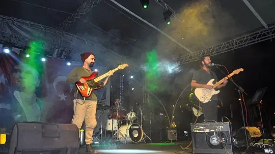 C'NB ve COVERMAN'den Cumhuriyet konseri