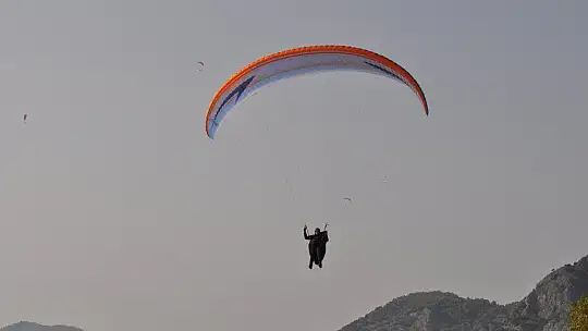 HAVA OYUNLARI FESTİVALİ RENKLİ GÖSTERİLERE EV SAHİPLİĞİ YAPIYOR