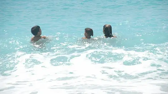 Kısıtlamanın ardından, yerli vatandaşlarda denize kavuştu