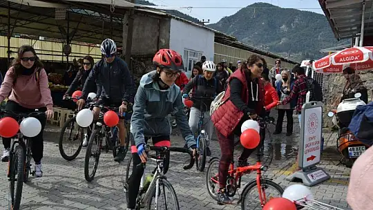 Emekçi kadınlar için bisiklet turu