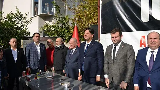 CHP rozet takma törenine yoğun katılım