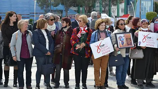 Beşkaza Meydanı'nda çelenk koyma töreni