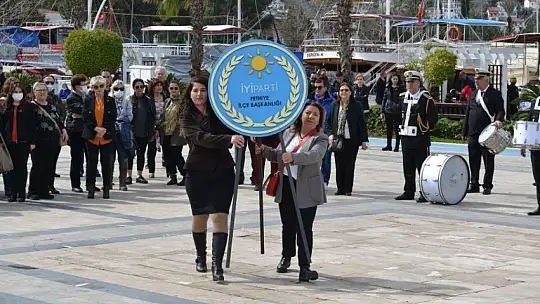 Beşkaza Meydanı'nda çelenk koyma töreni