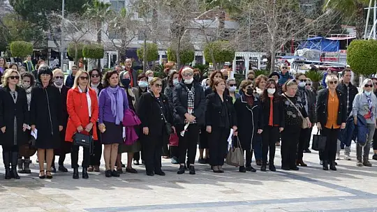 Beşkaza Meydanı'nda çelenk koyma töreni