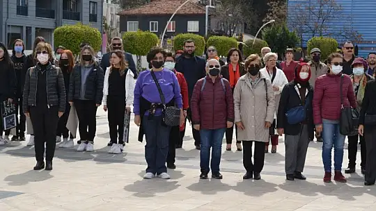 Beşkaza Meydanı'nda çelenk koyma töreni