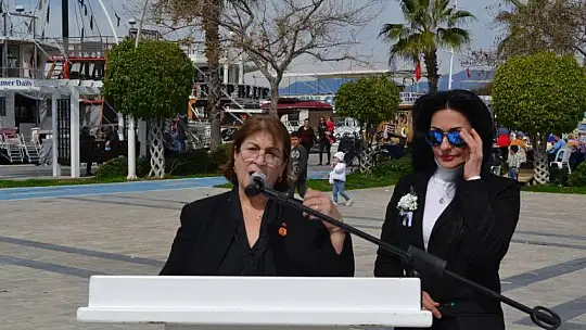 Beşkaza Meydanı'nda çelenk koyma töreni