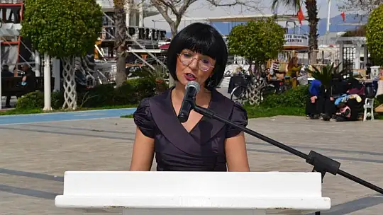 Beşkaza Meydanı'nda çelenk koyma töreni