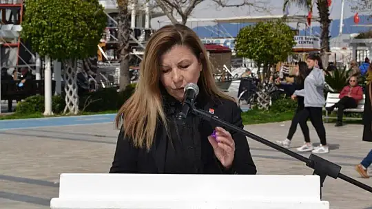 Beşkaza Meydanı'nda çelenk koyma töreni