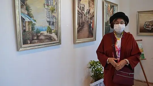 Kadın ressamlar çalışmalarını sergiledi