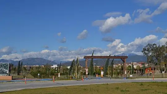 Boş sokaklar drone ile havadan görüntülendi