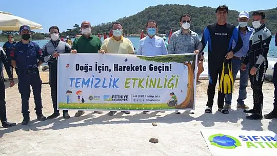 Dalgıç başkandan deniz dibi temizliği