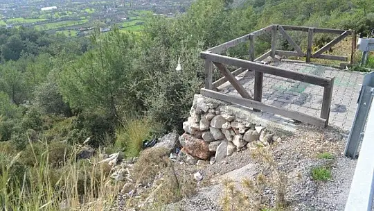 Kayaköy'ün tek seyir terası çöplüğe döndü