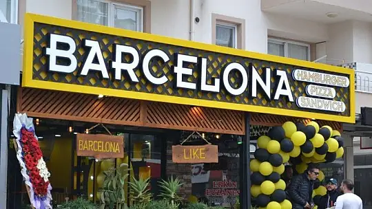 Anne yapımı pizza ve hamburger