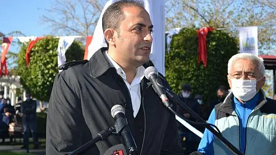 Uğur Mumcu Parkı'na yakışan anıt karanfillerle donatıldı