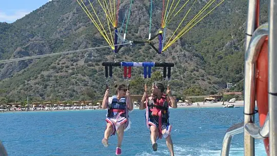 Ölüdeniz'de su sporlarına yoğun ilgi