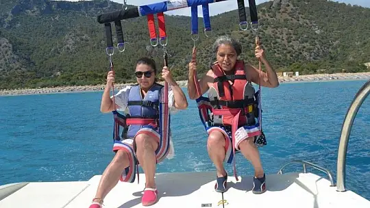 Ölüdeniz'de su sporlarına yoğun ilgi