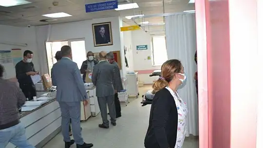 Minik ellerden sağlık çalışanlarına Tıp Bayramı hediyesi