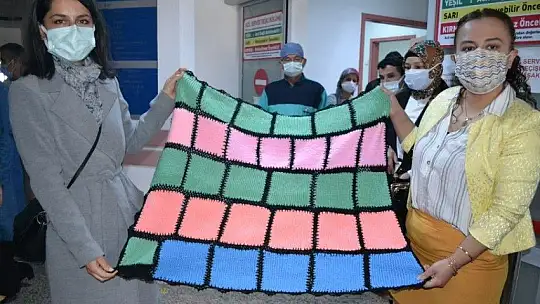 Minik ellerden sağlık çalışanlarına Tıp Bayramı hediyesi