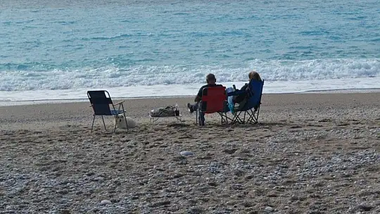 56 saatlik kısıtlamada denize bile girdiler