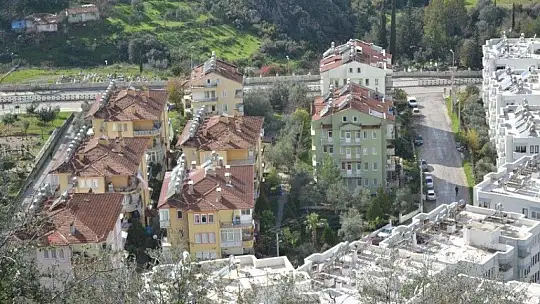 Fethiye'de bademler çiçek açtı