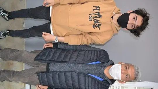 Arabayla bisiklet hırsızlığı güvenlik kamerasına yansıdı