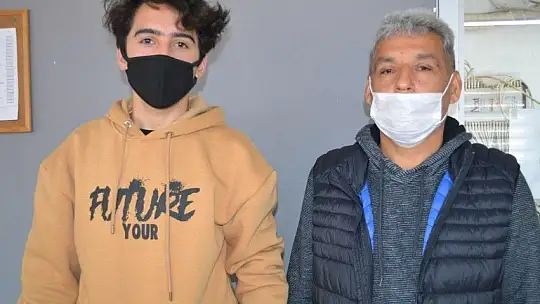 Arabayla bisiklet hırsızlığı güvenlik kamerasına yansıdı