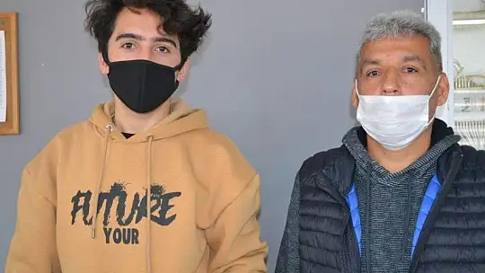 Arabayla bisiklet hırsızlığı güvenlik kamerasına yansıdı