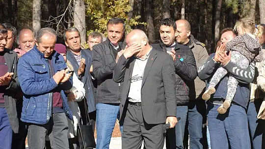 Muhtar Gözyaşlarına Boğuldu, 'Ağaçlarımızı Kesmeyin'