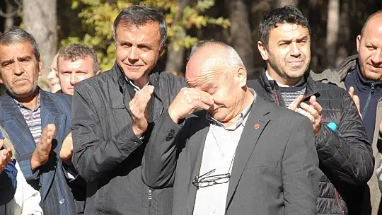 Muhtar Gözyaşlarına Boğuldu, 'Ağaçlarımızı Kesmeyin'