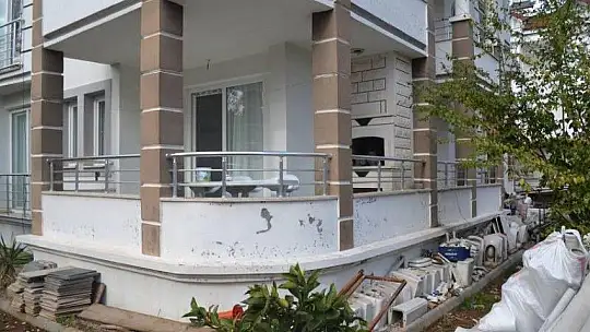 10 yıllık eşini bıçakla öldürdü