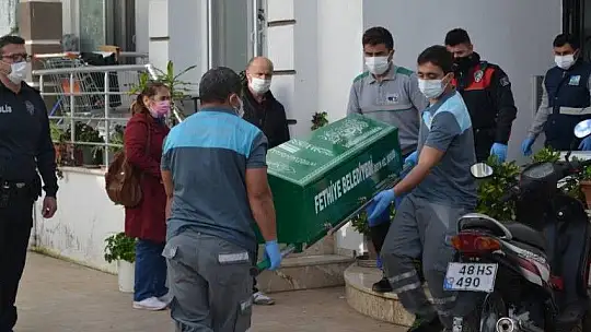 10 yıllık eşini bıçakla öldürdü