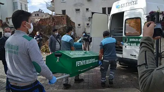 10 yıllık eşini bıçakla öldürdü