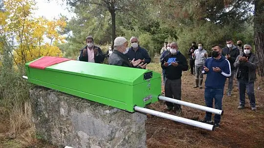 Bıçakla öldürülen anne toprağa verildi