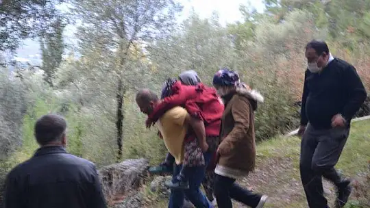 Bıçakla öldürülen anne toprağa verildi