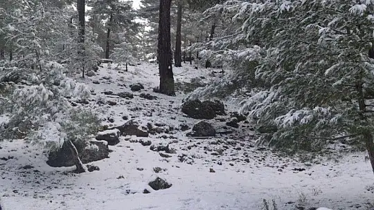 Fethiye ve Seydikemer'in yüksek kesimlerinde kar yağışı etkili oldu 