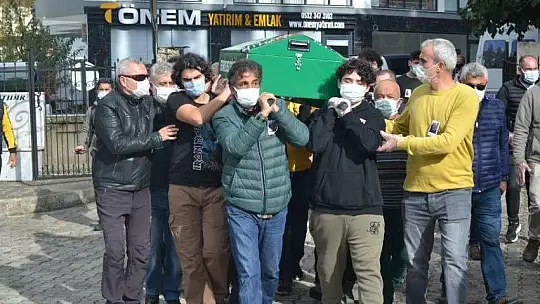 İzmir'de eski eşi tarafından öldürülen Fulya Öztürk, Fethiye'de toprağa verildi